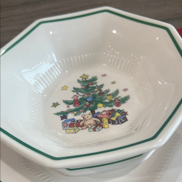 Christmastime 4 Place Setting by NIKKO Japan - Picture 9 of 15